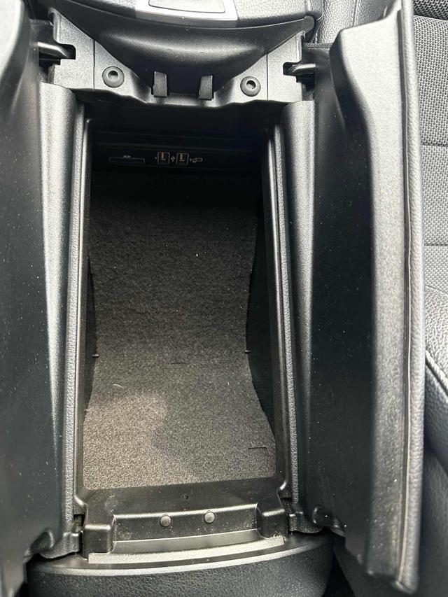 MERCEDES-BENZ E 200 usata, con Touch screen