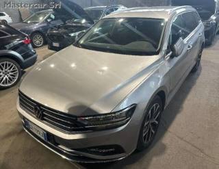 VOLKSWAGEN Passat Variant usata, con Airbag