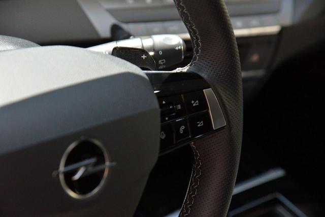 OPEL Astra usata, con Specchietti laterali elettrici
