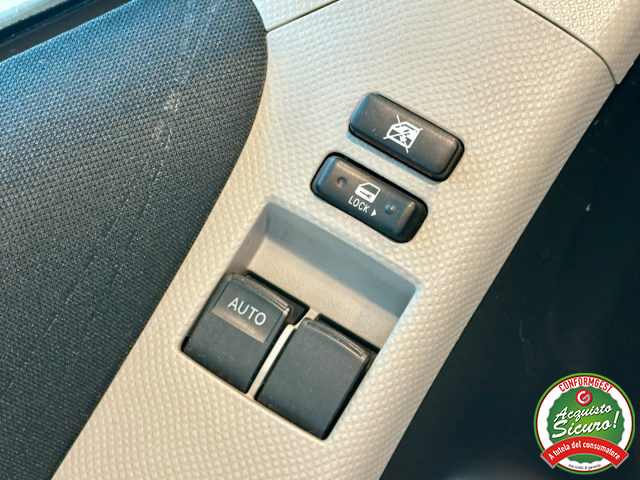 TOYOTA Yaris usata, con Volante multifunzione