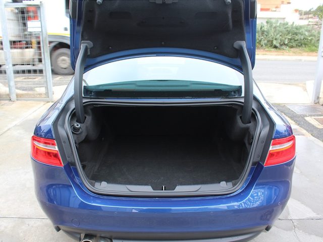 JAGUAR XE usata, con MP3