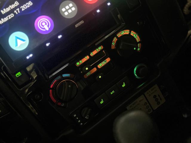 LAND ROVER Defender usata, con Luci diurne LED