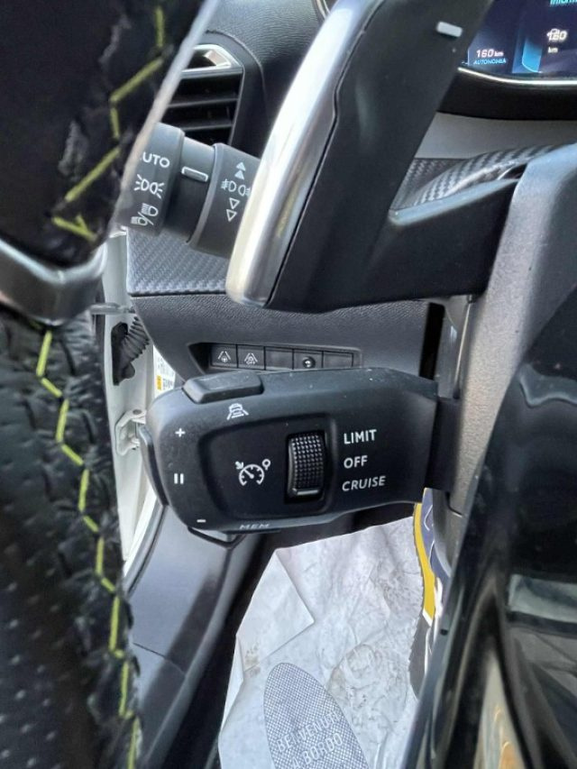PEUGEOT 2008 usata, con Controllo automatico clima