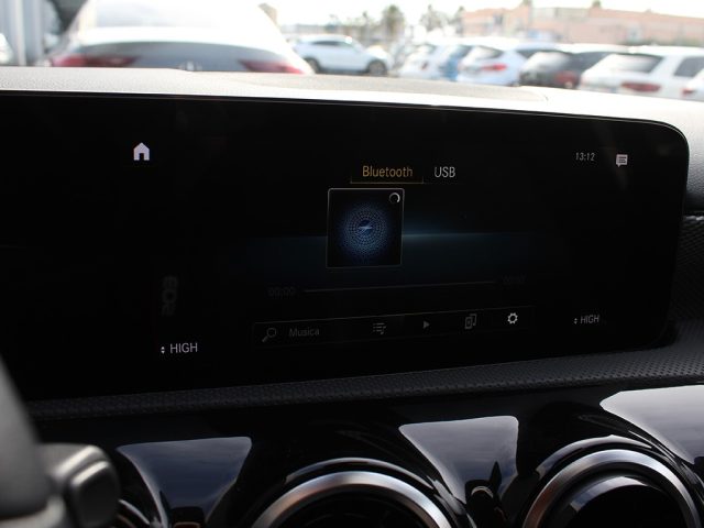 MERCEDES-BENZ A 180 usata, con Fari LED