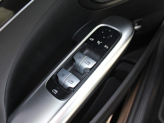 MERCEDES-BENZ C 200 usata, con Luci diurne LED