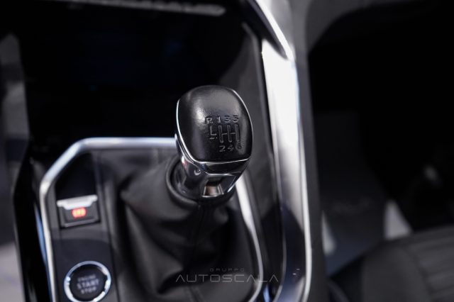 PEUGEOT 5008 usata, con Autoradio digitale