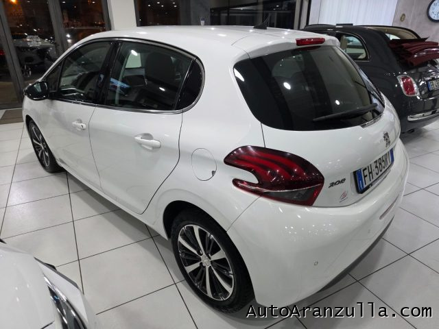 PEUGEOT 208 usata, con Autoradio