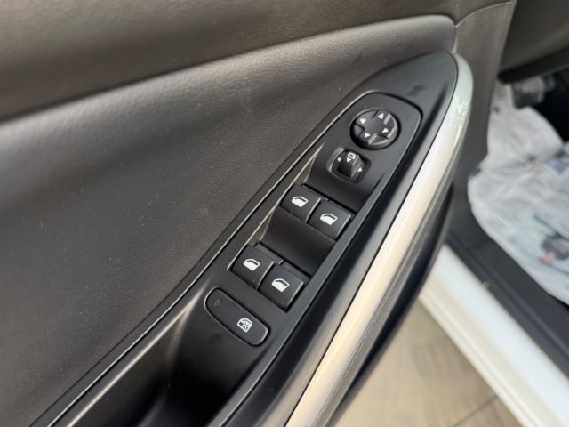 OPEL Grandland usata, con Sedile posteriore sdoppiato