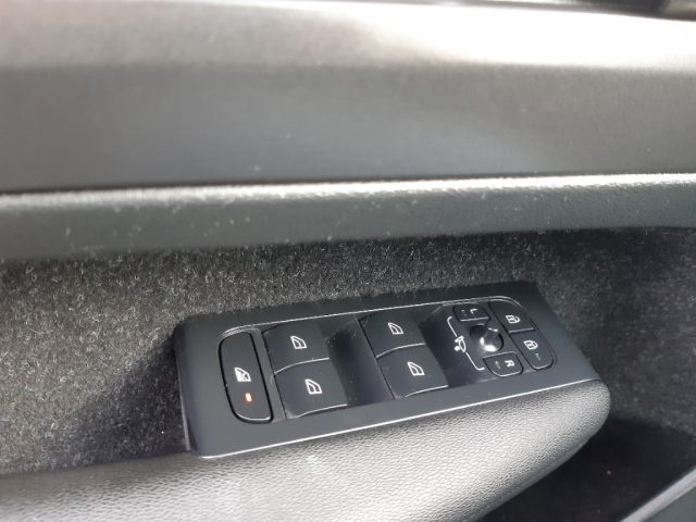 VOLVO XC40 usata, con USB