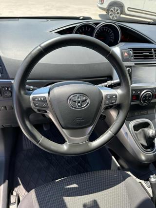 TOYOTA Verso usata, con Sedile posteriore sdoppiato