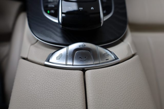 MERCEDES-BENZ E 220 usata, con Streaming musicale integrato
