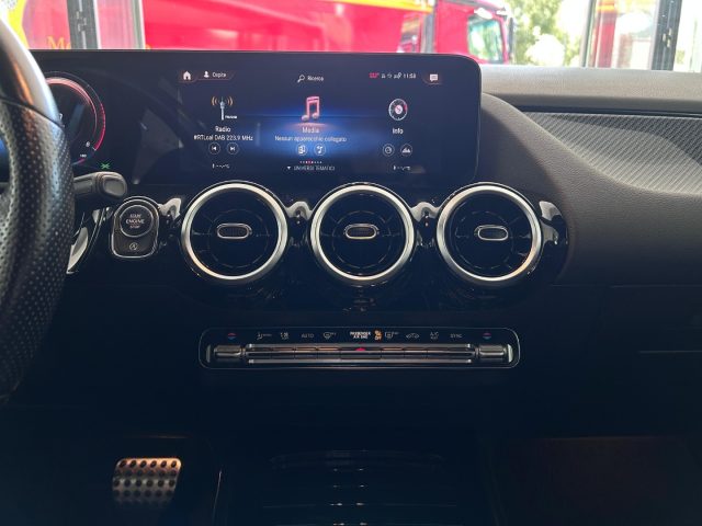 MERCEDES-BENZ GLA 200 usata, con Fari LED