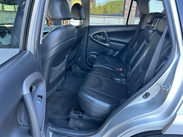 TOYOTA RAV 4 usata, con Cerchi in lega