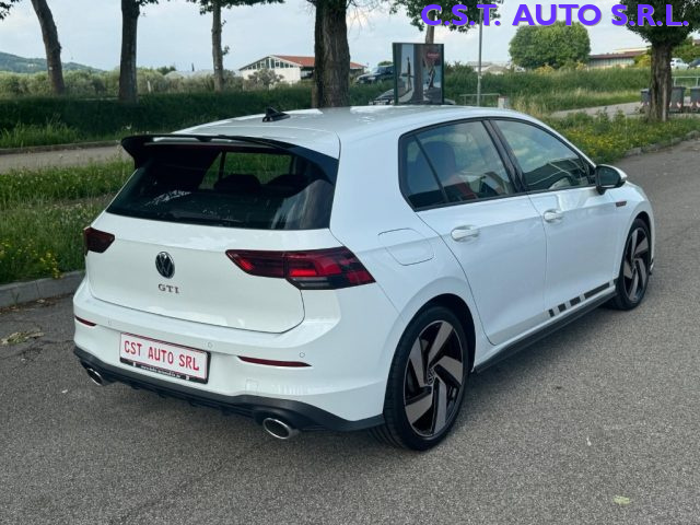 VOLKSWAGEN Golf usata, con Autoradio
