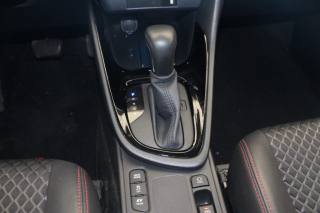 TOYOTA Yaris usata, con Fari LED