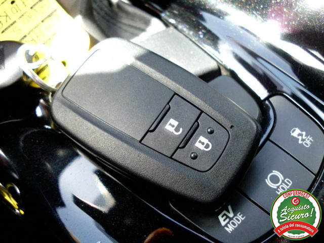 TOYOTA C-HR usata, con USB