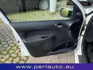 PEUGEOT 206 usata, con Autoradio
