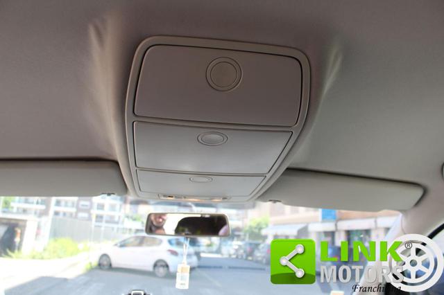 VOLKSWAGEN Touran usata, con Sedile posteriore sdoppiato