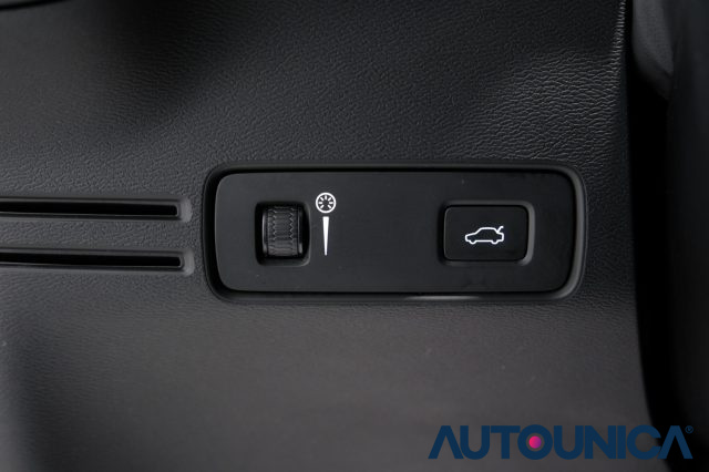VOLVO XC40 usata, con Touch screen