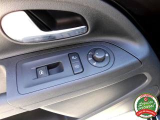 VOLKSWAGEN up! usata, con USB
