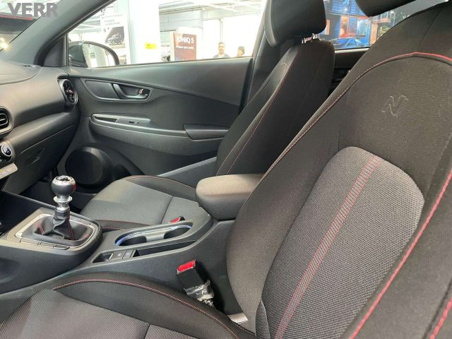 HYUNDAI Kona usata, con USB