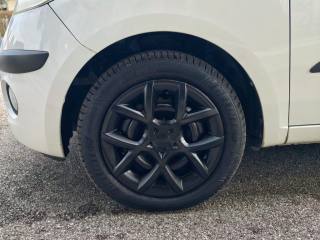 HYUNDAI i10 usata, con Specchietti laterali elettrici