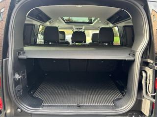 LAND ROVER Defender usata, con Autoradio digitale