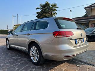 VOLKSWAGEN Passat Variant usata, con Alzacristalli elettrici