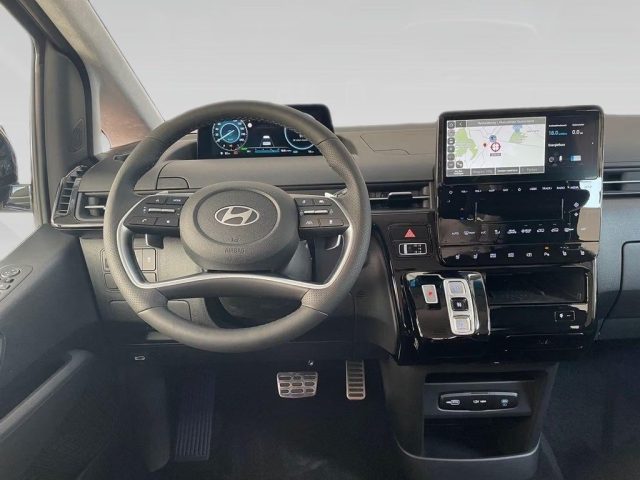 HYUNDAI Staria usata, con Cruise Control