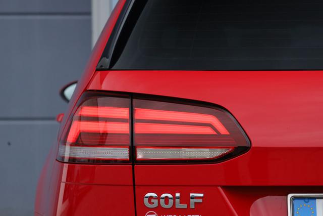 VOLKSWAGEN Golf Variant usata, con Fari LED