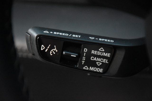 PORSCHE Taycan usata, con Sedile posteriore sdoppiato