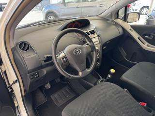 TOYOTA Yaris usata, con Specchietti laterali elettrici