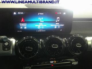 MERCEDES-BENZ GLB 180 usata, con Cronologia tagliandi
