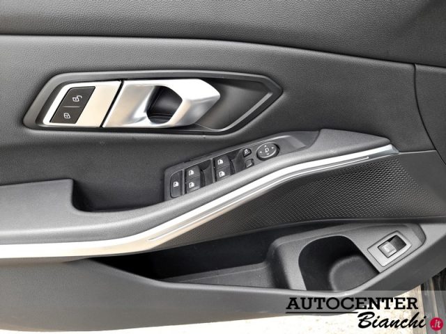 BMW 320 usata, con Fari LED