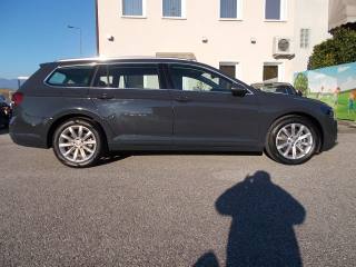 VOLKSWAGEN Passat Variant usata, con Alzacristalli elettrici
