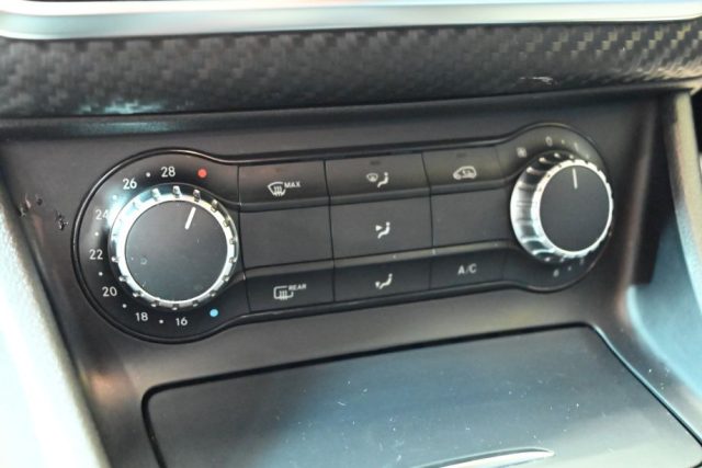 MERCEDES-BENZ GLA 180 usata 53