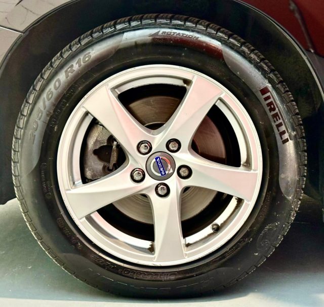 VOLVO V60 usata, con USB