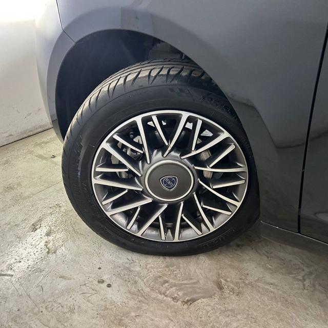 LANCIA Ypsilon usata, con Fari direzionali
