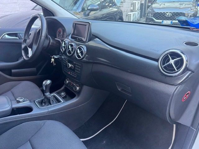MERCEDES-BENZ B 180 usata, con Climatizzatore