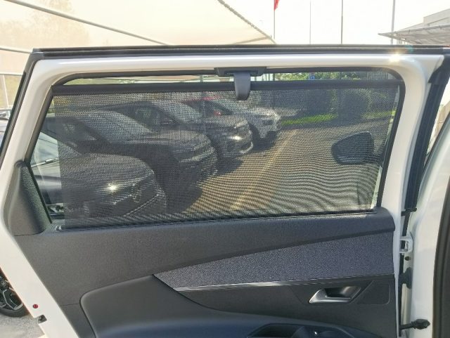 PEUGEOT 5008 usata, con Volante in pelle