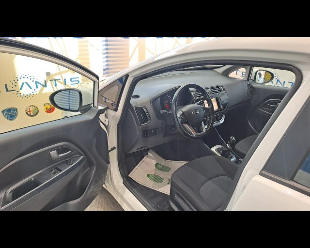 KIA Rio usata, con Controllo automatico clima