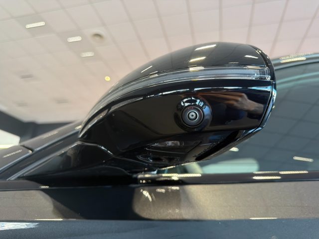 MERCEDES-BENZ E 300 usata, con Fari LED