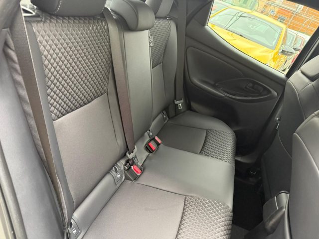 TOYOTA Yaris usata 27