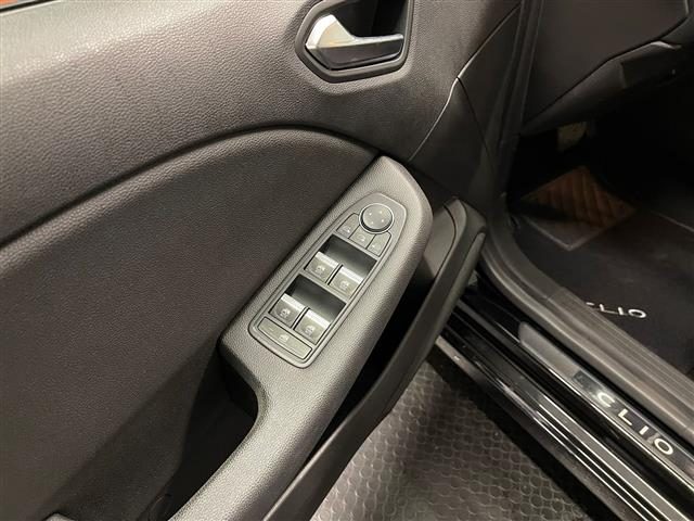 RENAULT Clio usata, con Fari LED