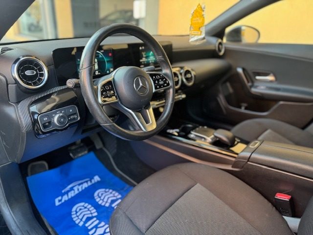 MERCEDES-BENZ CLA 200 usata, con Controllo automatico clima
