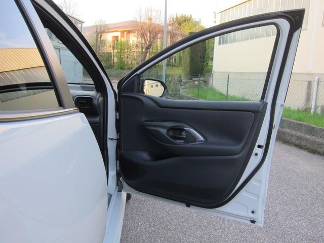 TOYOTA Yaris usata 44