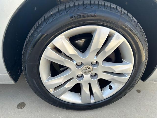 PEUGEOT 5008 usata, con Chiusura centralizzata