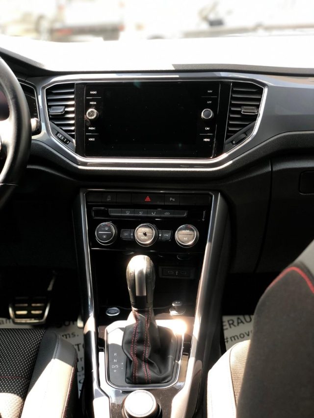 VOLKSWAGEN T-Roc usata, con USB