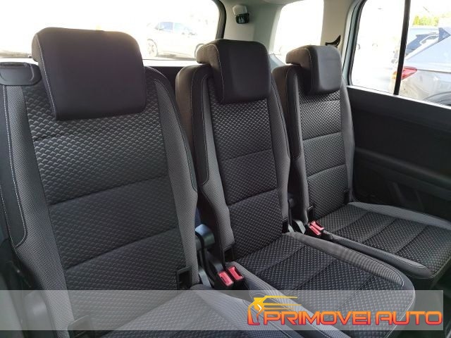 VOLKSWAGEN Touran usata, con Autoradio