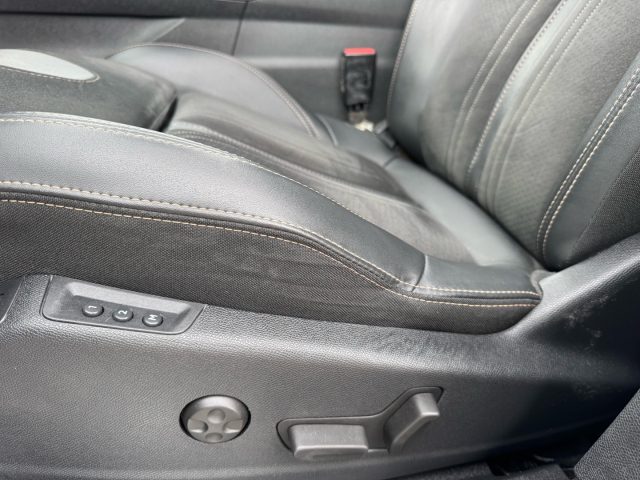 PEUGEOT 3008 usata, con Volante in pelle